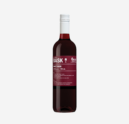 White rose or red wine bask